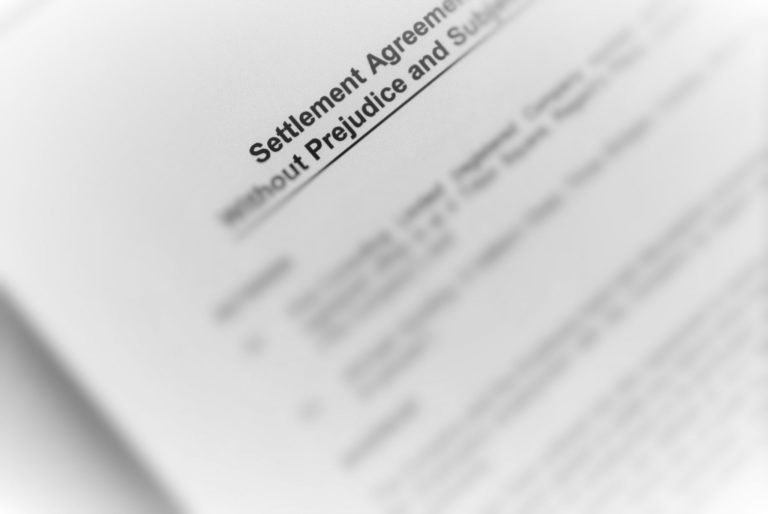 Service for Settlement agreement compromise agreement solicitors by a dual qualified solicitor and practising barrister www.tahirashraf.co.uk